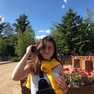 Meet your Posher, Alexia